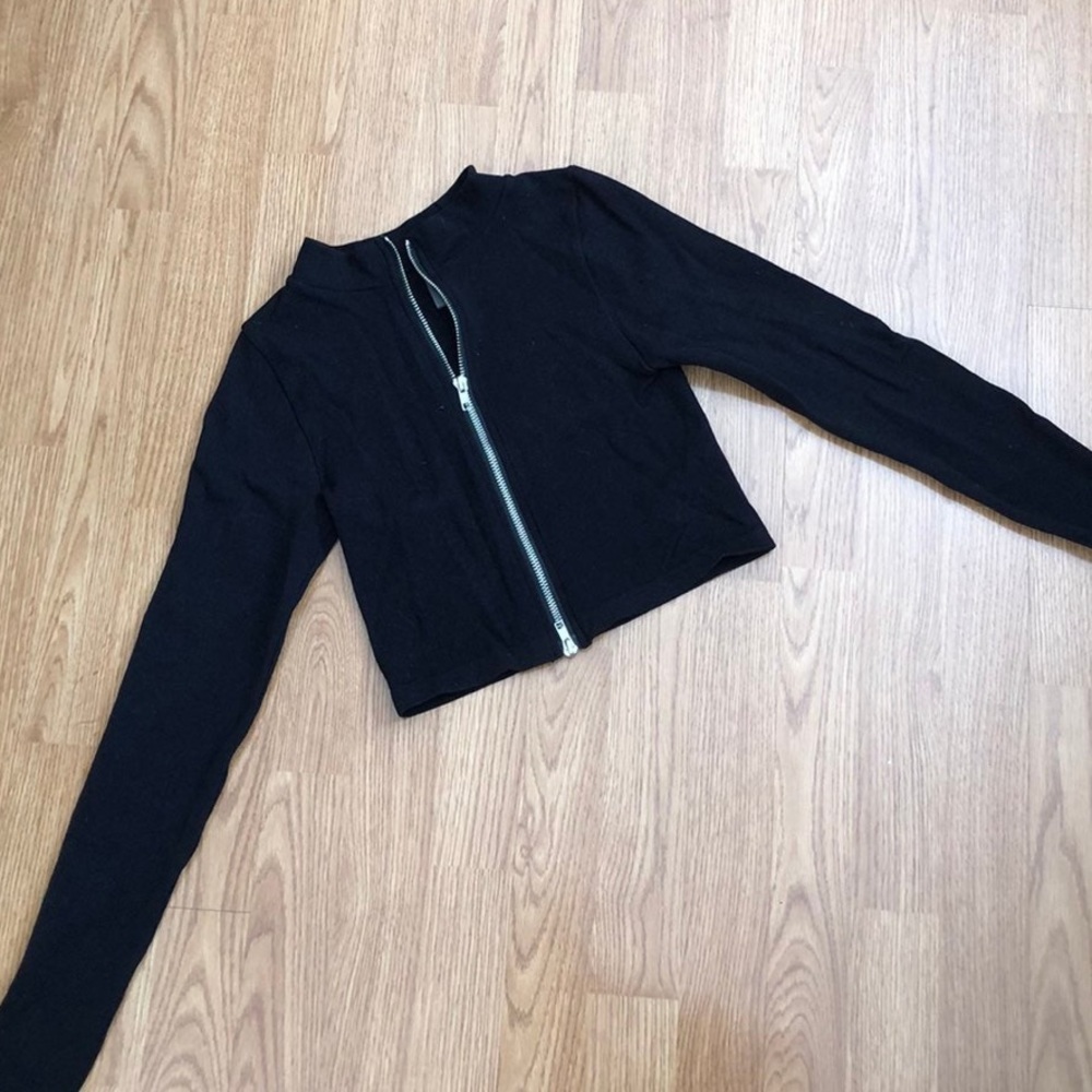 Basic black mockneck cropped zip up sweater
